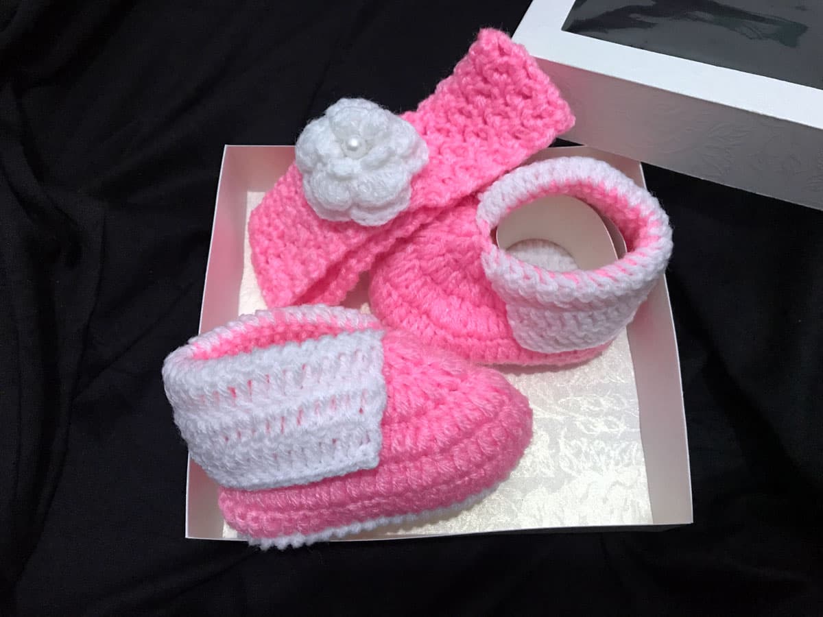 Pink Crochet Baby Shoes with headband - 0-1yr