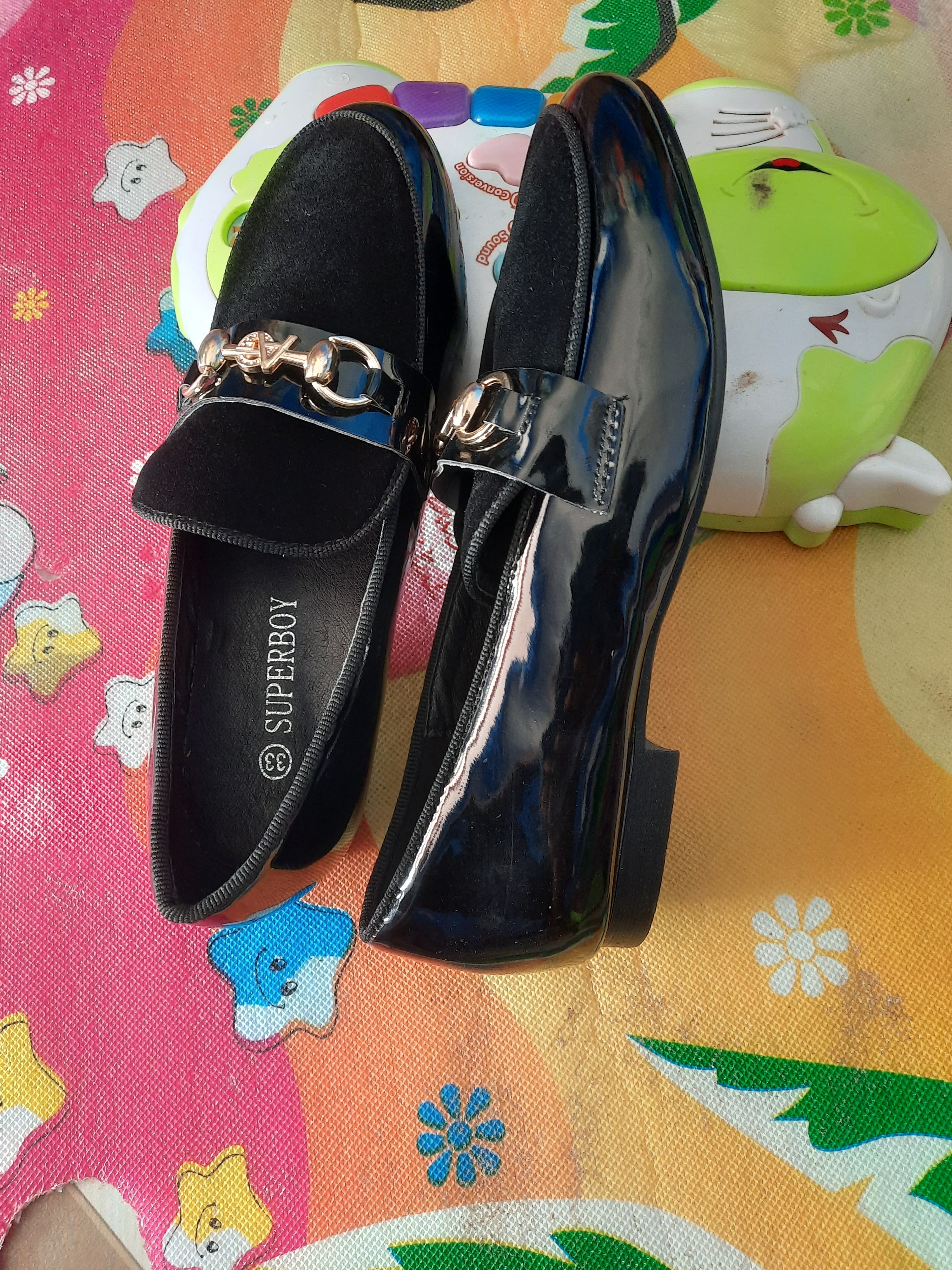 Boys mirror shoe size 33