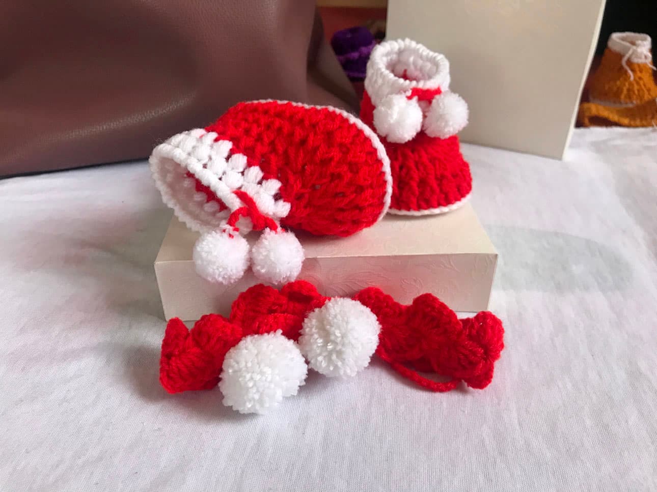 Christmas crochet shoes for babies (red and white)