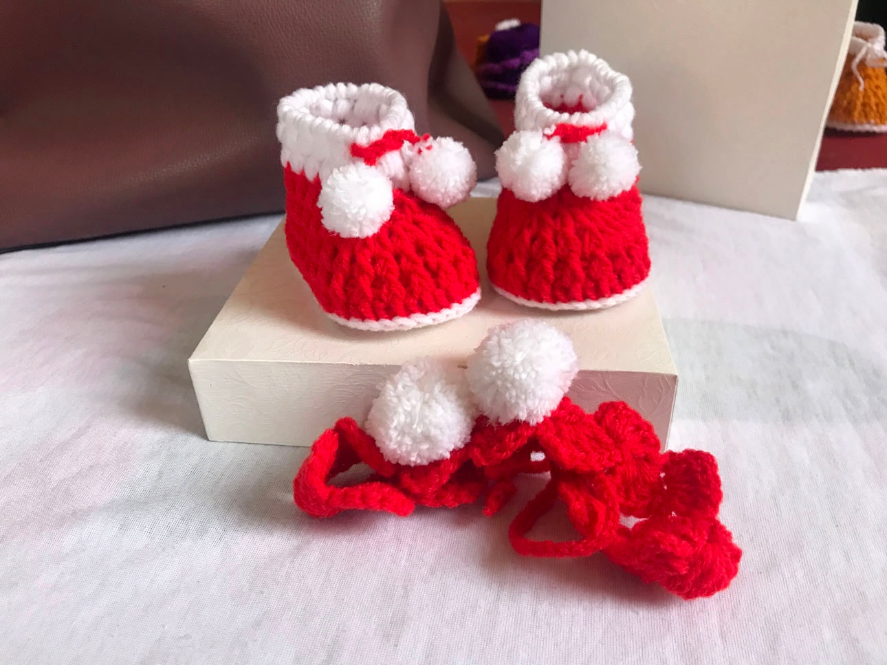 Christmas crochet shoes for babies (red and white)